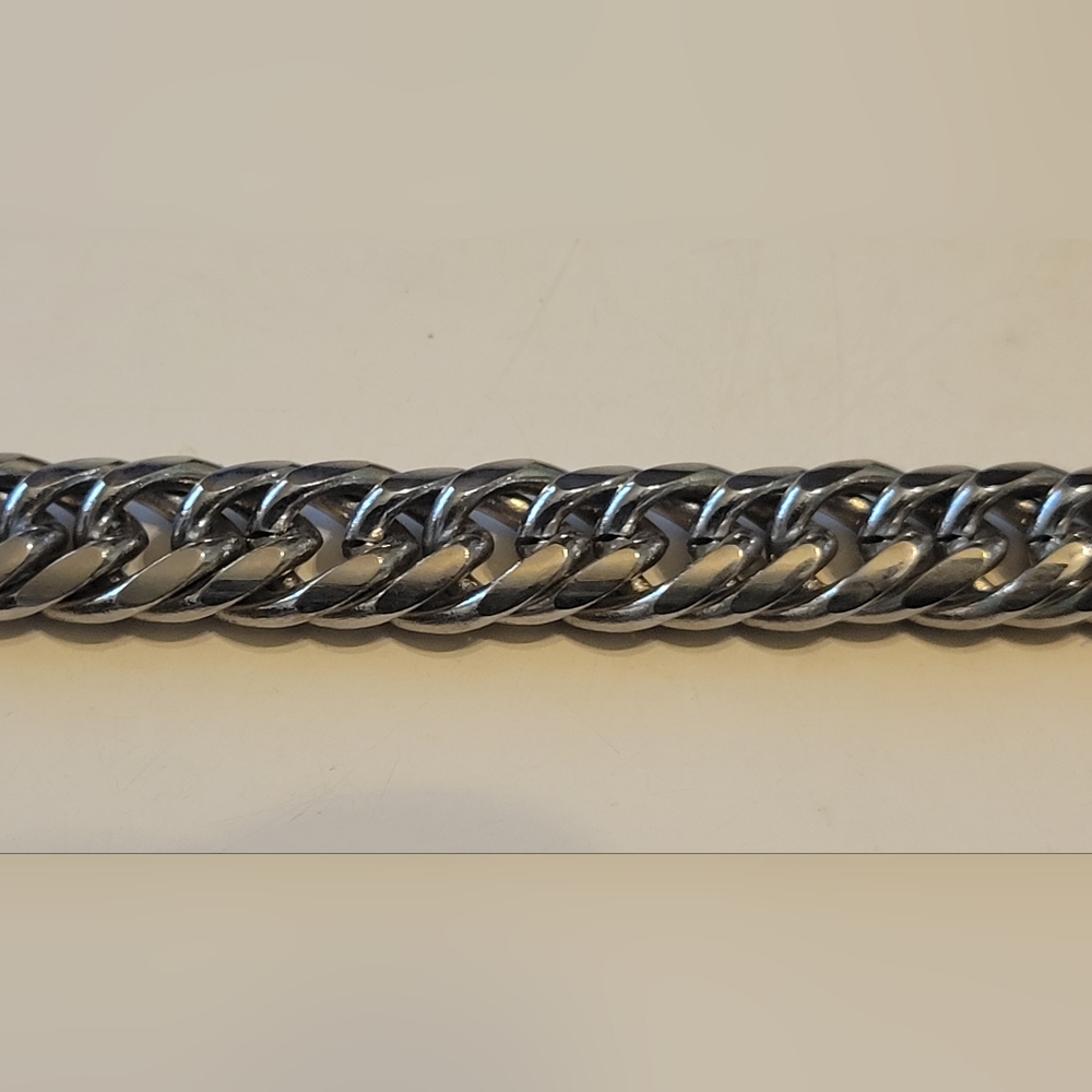 EUC Silver Tone Chain Bracelet